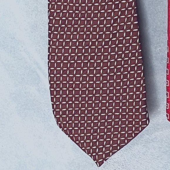 Bundle of 4. 3 Made in Italy and 1 Made in the USA 100% Silk Neckties. - Picture 5 of 13